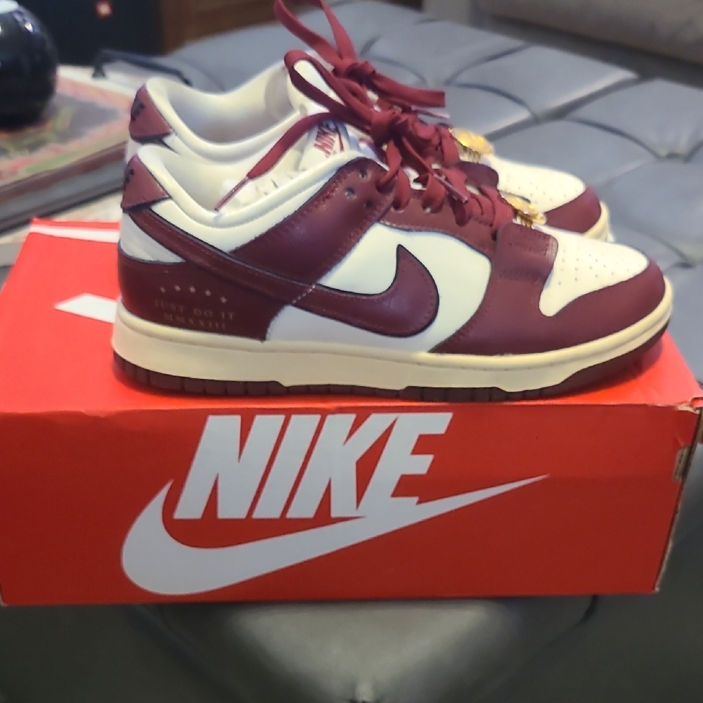 Nike Dunk Low SE Sisterhood Team Red - Picture 6 of 10